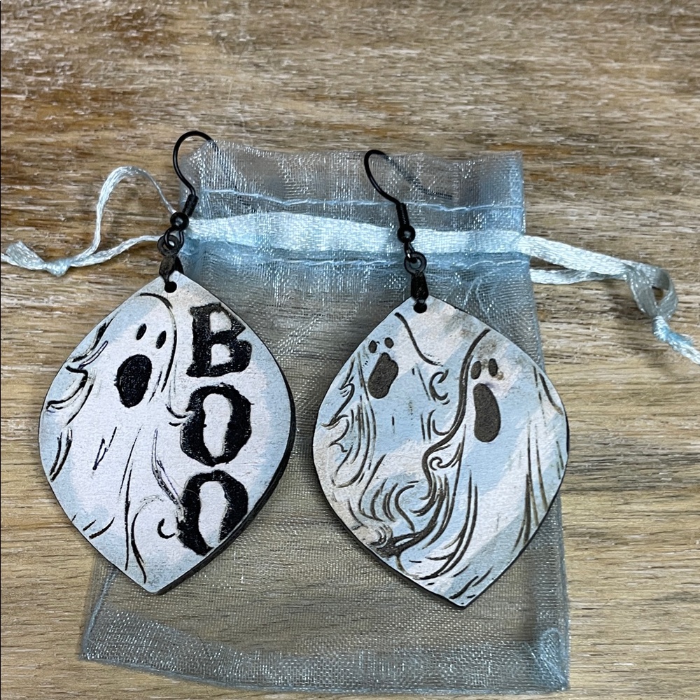 NWOT Vintage Black and White Ghost Earrings